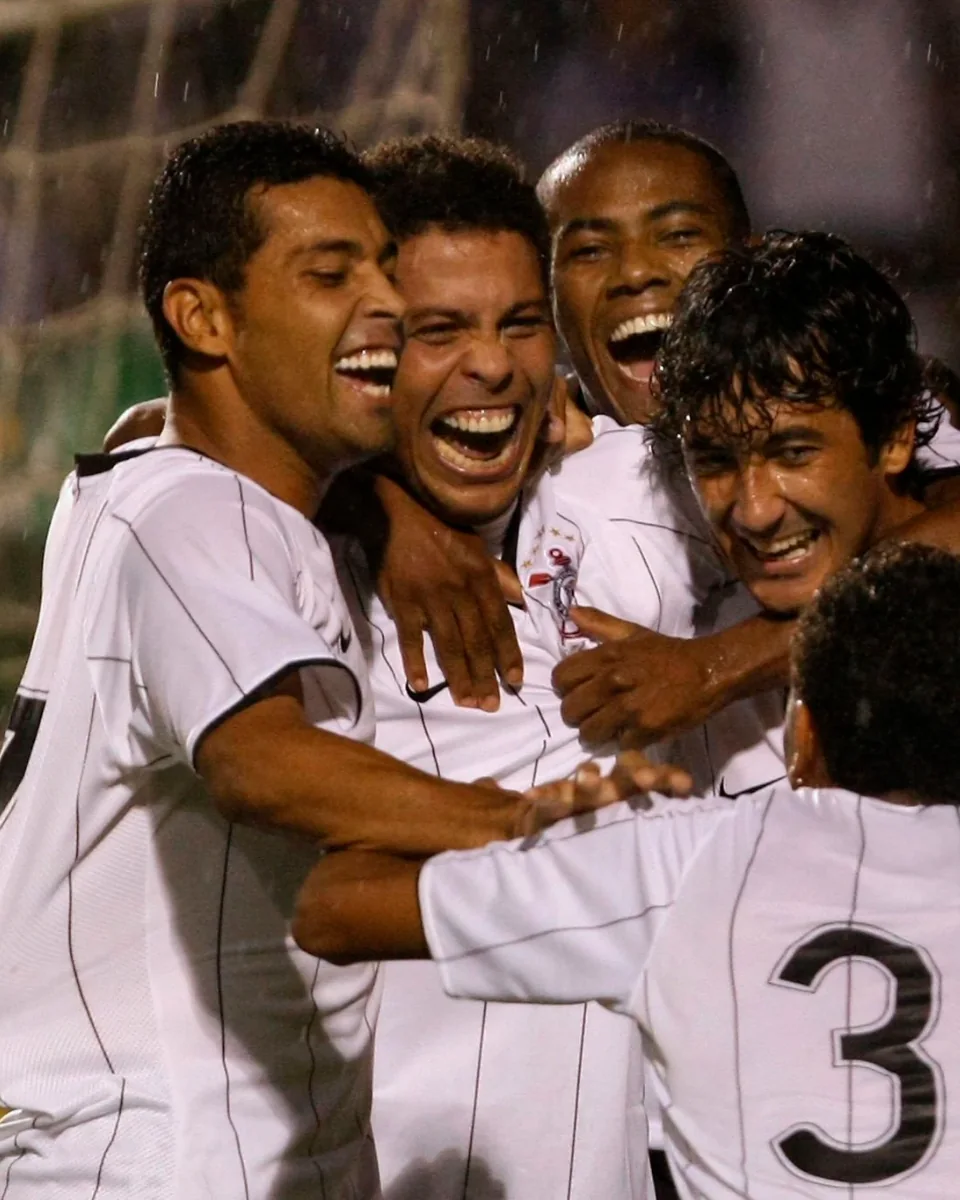 André Santos com a camisa do Corinthians